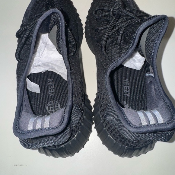 New Yeezy adidas 350 v2 boost onyx Yeezys men’s 10 shoes - Picture 2 of 5